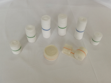 Bandage élastique extensible tricoté